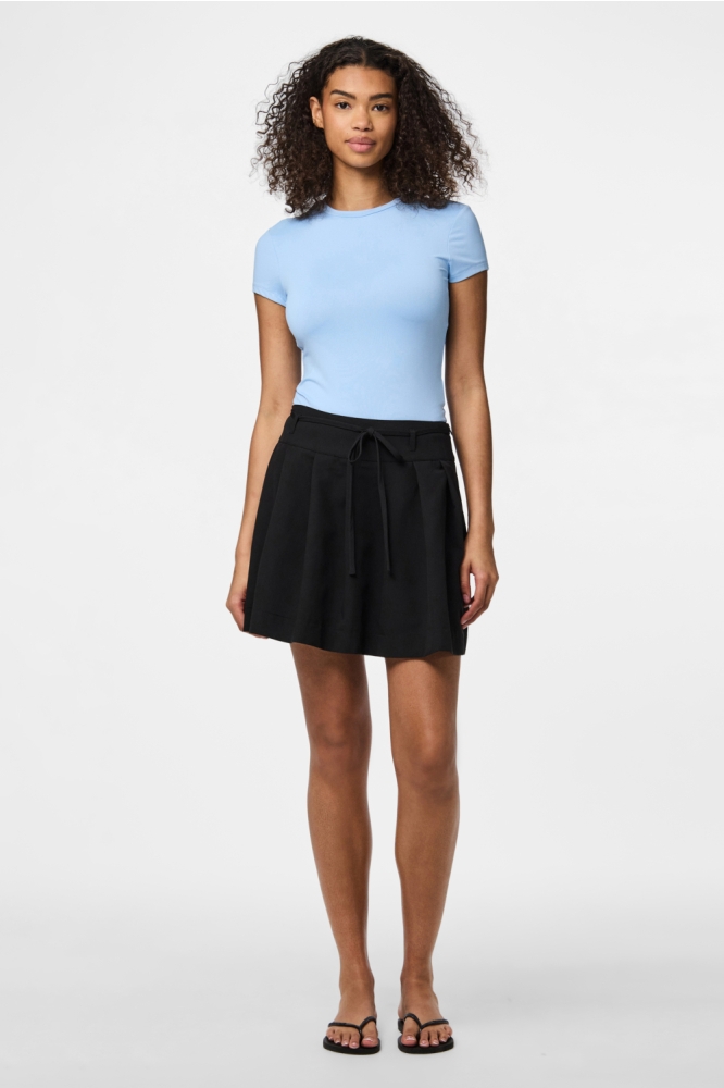 PCFRIDA MW SHORT PLEATED SKIRT D2D 17161136 BLACK